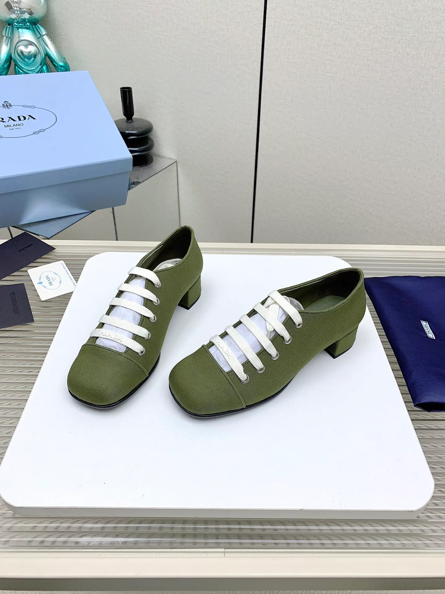 👟👟Ex-factory price 620👟👟 (Higher version) Prada 25/Spring and Summer Catwalk New lace-up hollow shoelace Mary Jane thick heel shoes This year’s lace-up element is super popular and really fashionable. I am obsessed with the appearance and comfort! The salty or sweet doll head design is full of girlishness. It is retro and playful yet elegant. The key is that it is easy to wear. ✔️Upper: original customized fabric ✔️Inner: sheepskin ✔️Outsole: genuine leather outsole imported from Italy ✔️Size: #35-41 (40.41 custom-made, non-refundable)